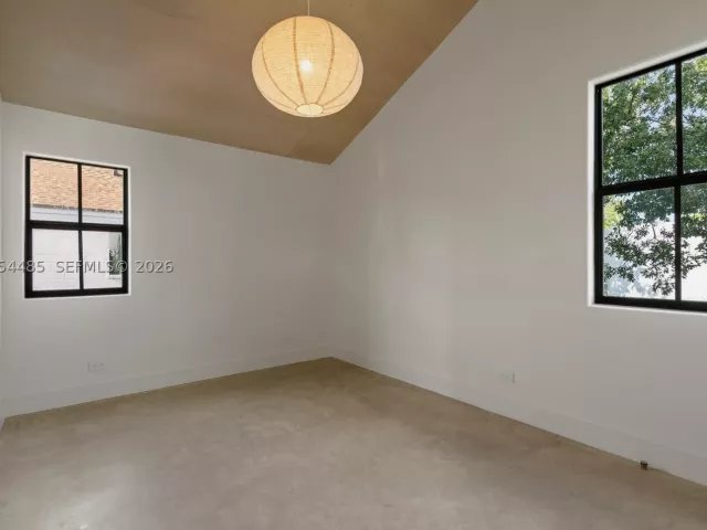 3-bedroom home for rent in Miami - 3620 Plaza Street - MondialRealty