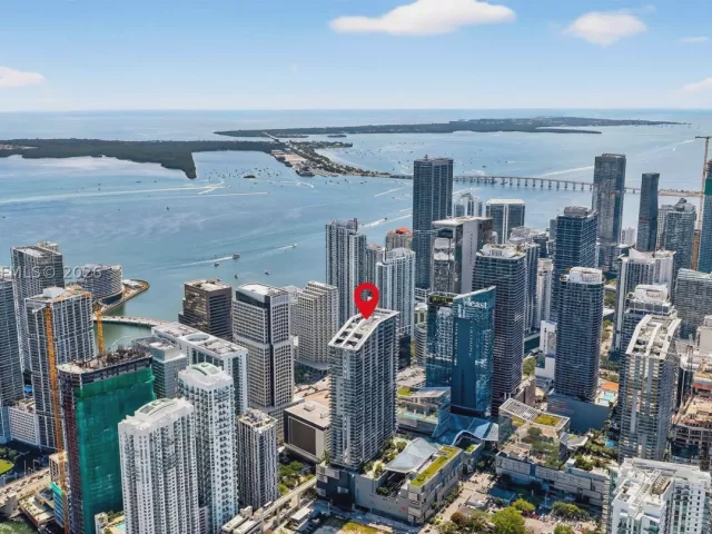2-bedroom condo for rent in Miami - 68 SE 6th St 3311 - MondialRealty