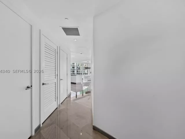 2-bedroom condo for rent in Miami - 68 SE 6th St 3311 - MondialRealty