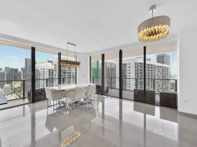 2-bedroom condo for rent in Miami - 68 SE 6th St 3311 - MondialRealty