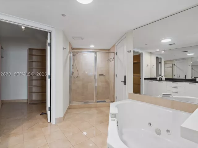 2-bedroom condo for sale in Sunny Isles Beach - 18911 Collins Ave 2103 - MondialRealty