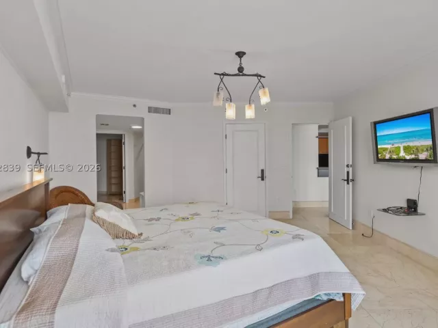 2-bedroom condo for sale in Sunny Isles Beach - 18911 Collins Ave 2103 - MondialRealty