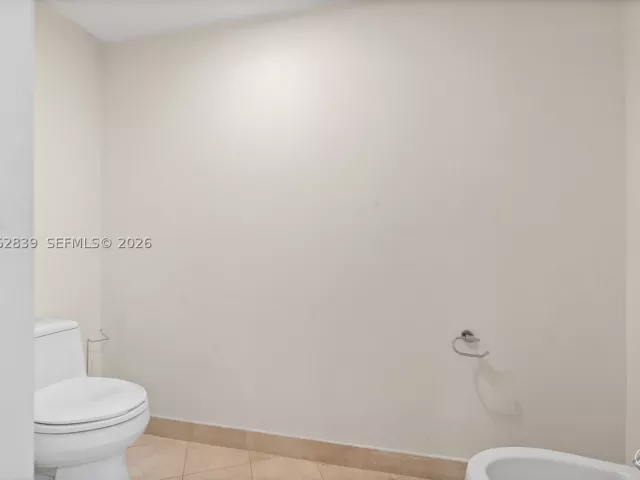 2-bedroom condo for sale in Sunny Isles Beach - 18911 Collins Ave 2103 - MondialRealty