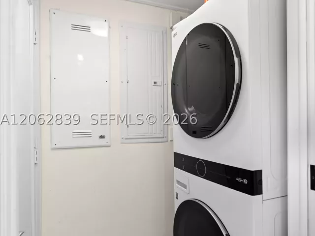2-bedroom condo for sale in Sunny Isles Beach - 18911 Collins Ave 2103 - MondialRealty