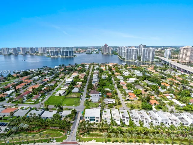 2-bedroom condo for sale in Sunny Isles Beach - 18911 Collins Ave 2103 - MondialRealty