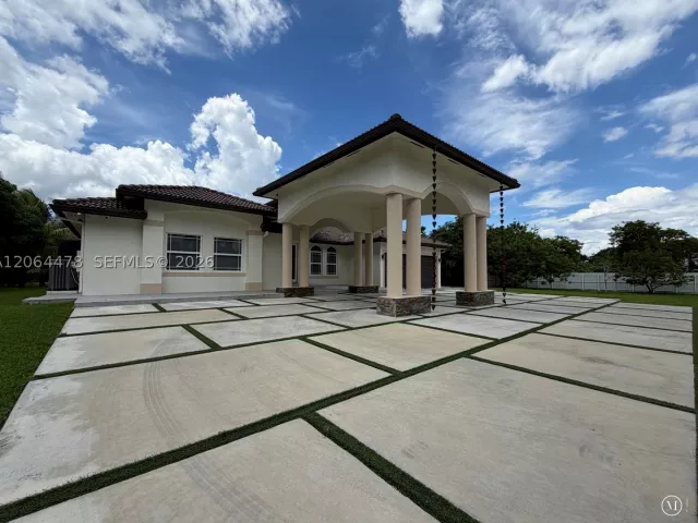4-bedroom home for sale in Miami - 19690 SW 210th St - MondialRealty