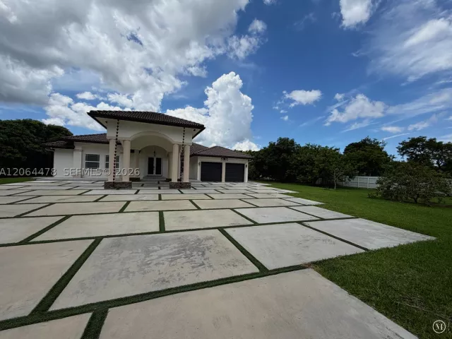 4-bedroom home for sale in Miami - 19690 SW 210th St - MondialRealty
