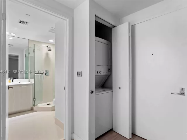 1-bedroom condo for rent in Miami - 55 SW 9th St 1105 - MondialRealty