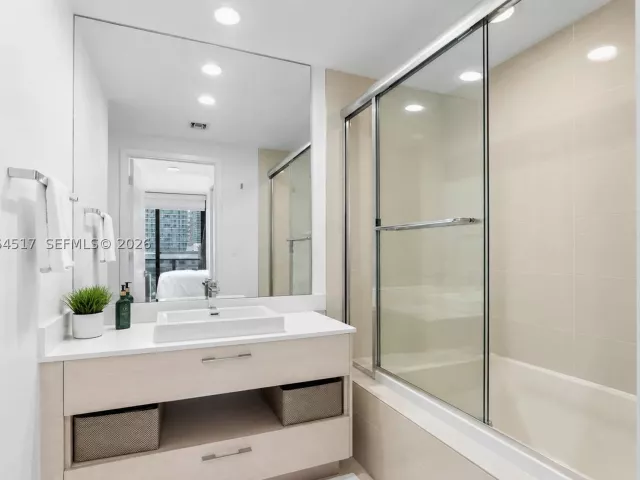 1-bedroom condo for rent in Miami - 55 SW 9th St 1105 - MondialRealty