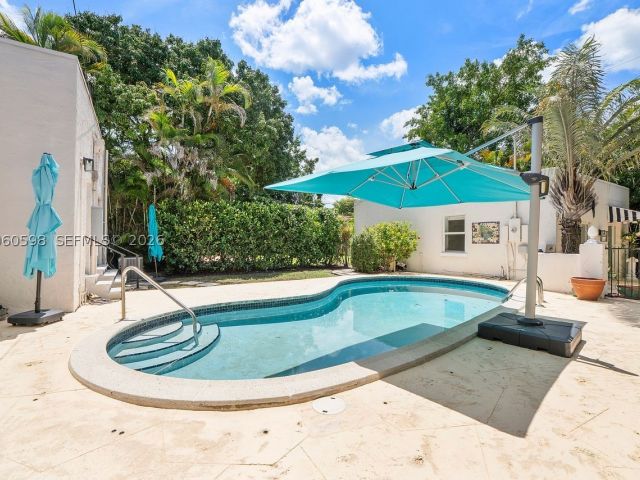 4-bedroom home for sale in Coral Gables - 1042 Sorolla Ave - MondialRealty