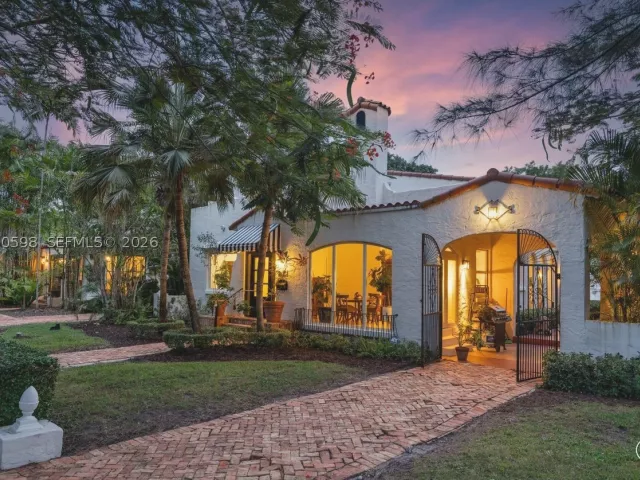 4-bedroom home for sale in Coral Gables - 1042 Sorolla Ave - MondialRealty