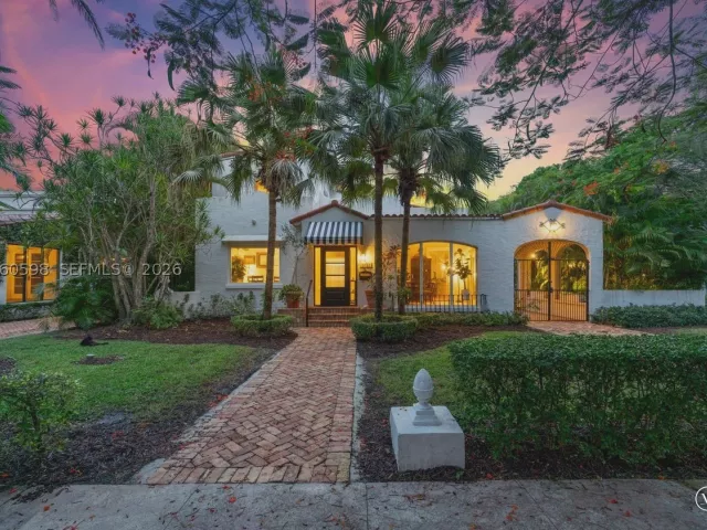 4-bedroom home for sale in Coral Gables - 1042 Sorolla Ave - MondialRealty