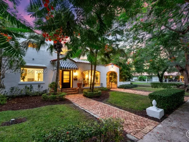 4-bedroom home for sale in Coral Gables - 1042 Sorolla Ave - MondialRealty