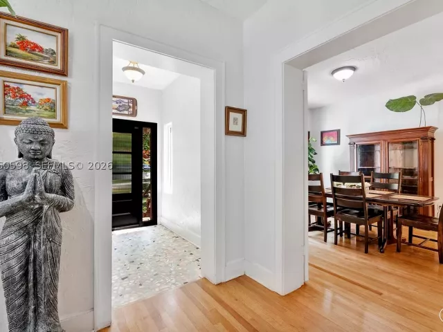 4-bedroom home for sale in Coral Gables - 1042 Sorolla Ave - MondialRealty