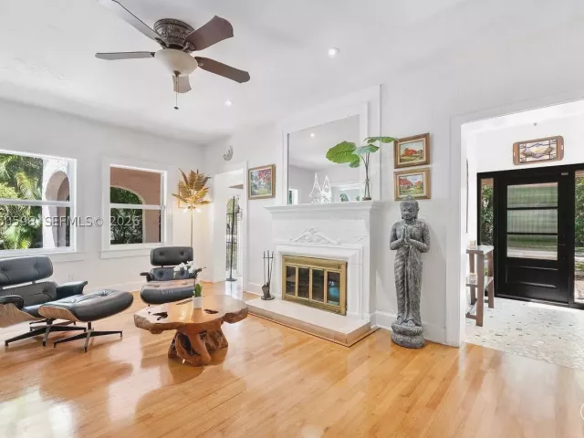 4-bedroom home for sale in Coral Gables - 1042 Sorolla Ave - MondialRealty