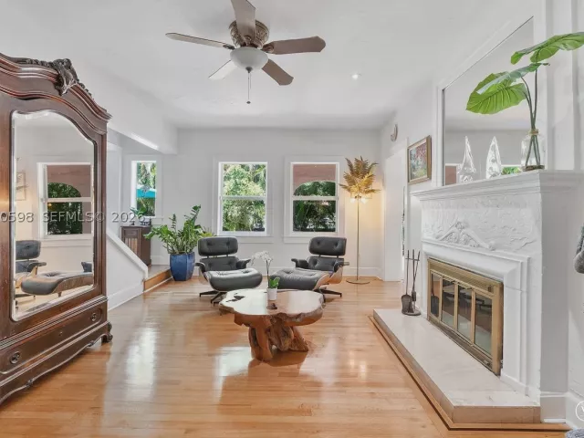 4-bedroom home for sale in Coral Gables - 1042 Sorolla Ave - MondialRealty