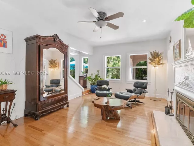 4-bedroom home for sale in Coral Gables - 1042 Sorolla Ave - MondialRealty