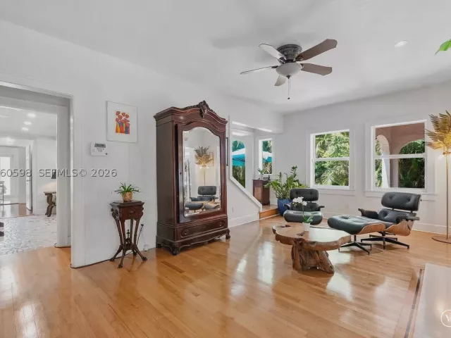 4-bedroom home for sale in Coral Gables - 1042 Sorolla Ave - MondialRealty