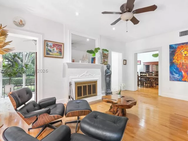 4-bedroom home for sale in Coral Gables - 1042 Sorolla Ave - MondialRealty