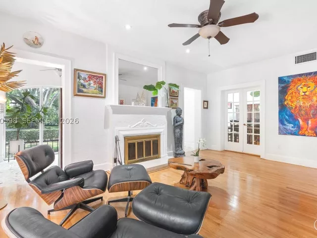 4-bedroom home for sale in Coral Gables - 1042 Sorolla Ave - MondialRealty