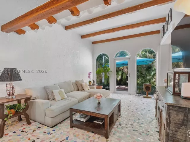4-bedroom home for sale in Coral Gables - 1042 Sorolla Ave - MondialRealty