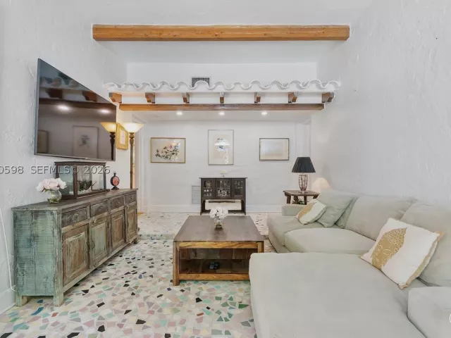 4-bedroom home for sale in Coral Gables - 1042 Sorolla Ave - MondialRealty