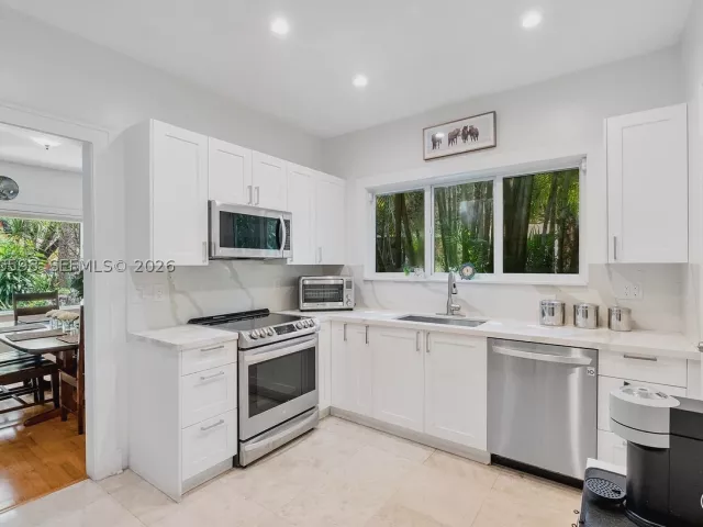 4-bedroom home for sale in Coral Gables - 1042 Sorolla Ave - MondialRealty