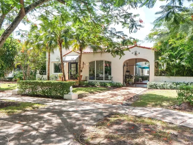 4-bedroom home for sale in Coral Gables - 1042 Sorolla Ave - MondialRealty