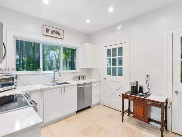 4-bedroom home for sale in Coral Gables - 1042 Sorolla Ave - MondialRealty