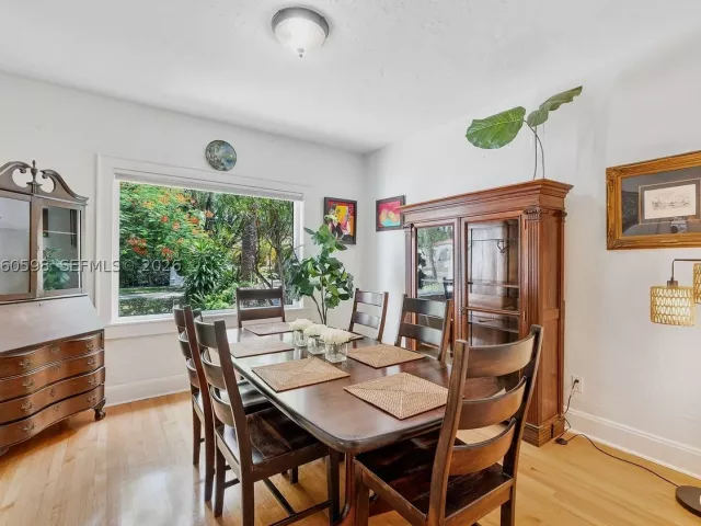 4-bedroom home for sale in Coral Gables - 1042 Sorolla Ave - MondialRealty