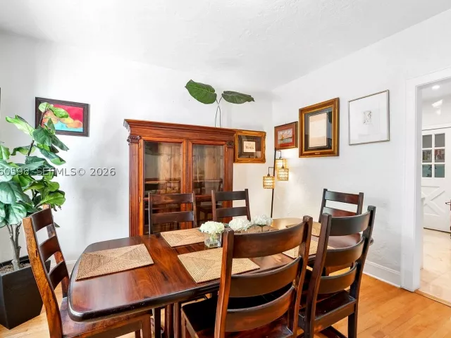 4-bedroom home for sale in Coral Gables - 1042 Sorolla Ave - MondialRealty
