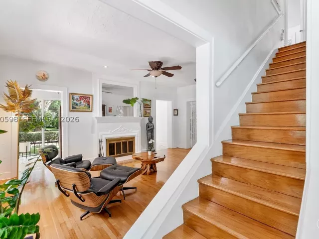 4-bedroom home for sale in Coral Gables - 1042 Sorolla Ave - MondialRealty