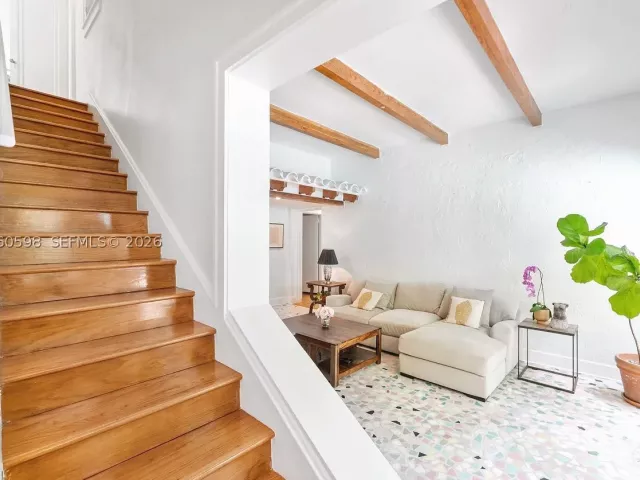 4-bedroom home for sale in Coral Gables - 1042 Sorolla Ave - MondialRealty