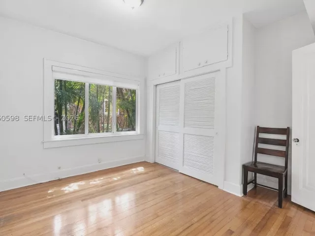 4-bedroom home for sale in Coral Gables - 1042 Sorolla Ave - MondialRealty