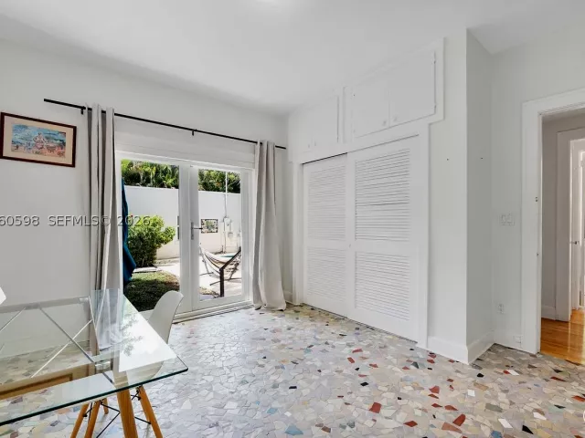 4-bedroom home for sale in Coral Gables - 1042 Sorolla Ave - MondialRealty