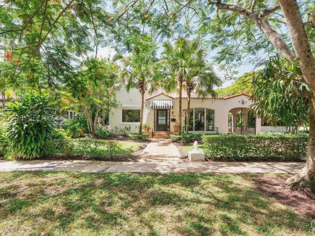 4-bedroom home for sale in Coral Gables - 1042 Sorolla Ave - MondialRealty