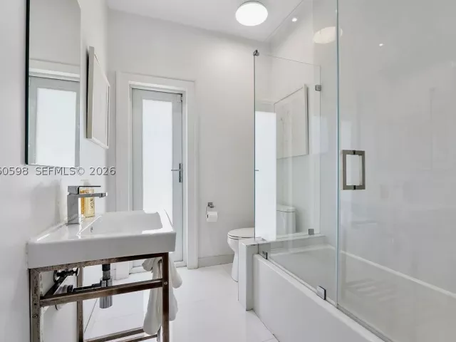 4-bedroom home for sale in Coral Gables - 1042 Sorolla Ave - MondialRealty