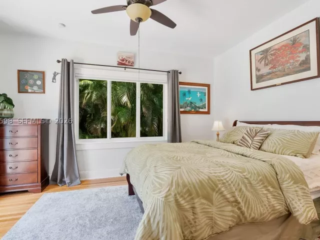 4-bedroom home for sale in Coral Gables - 1042 Sorolla Ave - MondialRealty