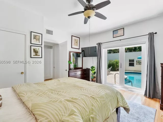 4-bedroom home for sale in Coral Gables - 1042 Sorolla Ave - MondialRealty