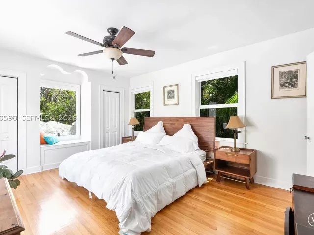 4-bedroom home for sale in Coral Gables - 1042 Sorolla Ave - MondialRealty