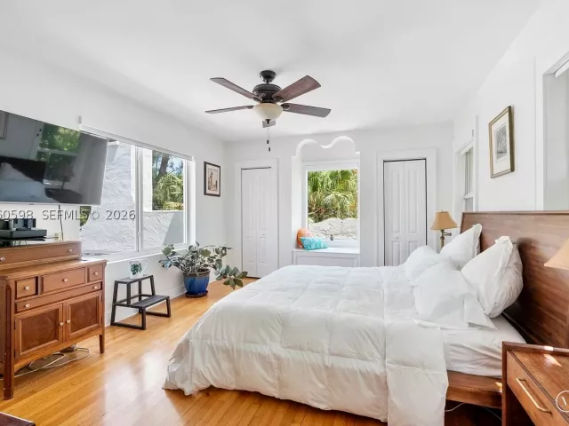 4-bedroom home for sale in Coral Gables - 1042 Sorolla Ave - MondialRealty