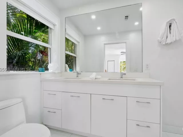 4-bedroom home for sale in Coral Gables - 1042 Sorolla Ave - MondialRealty
