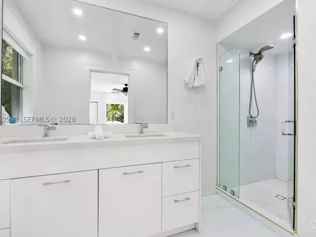 4-bedroom home for sale in Coral Gables - 1042 Sorolla Ave - MondialRealty