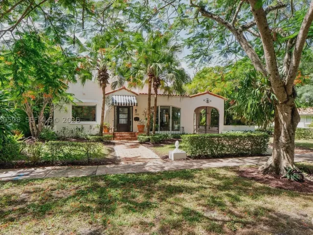4-bedroom home for sale in Coral Gables - 1042 Sorolla Ave - MondialRealty