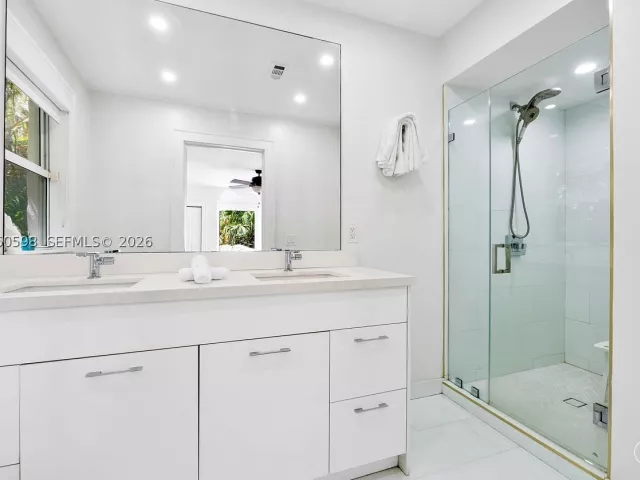 4-bedroom home for sale in Coral Gables - 1042 Sorolla Ave - MondialRealty