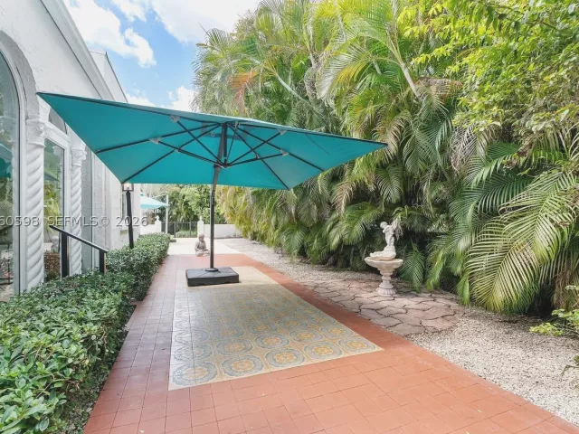 4-bedroom home for sale in Coral Gables - 1042 Sorolla Ave - MondialRealty