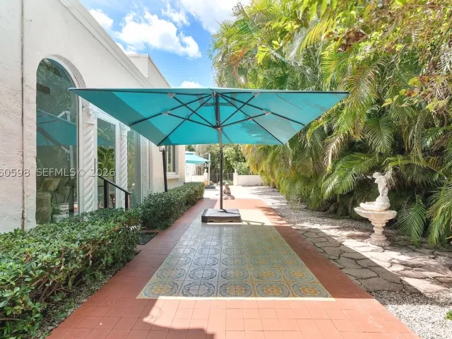 4-bedroom home for sale in Coral Gables - 1042 Sorolla Ave - MondialRealty