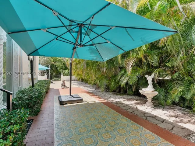 4-bedroom home for sale in Coral Gables - 1042 Sorolla Ave - MondialRealty