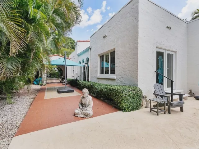 4-bedroom home for sale in Coral Gables - 1042 Sorolla Ave - MondialRealty