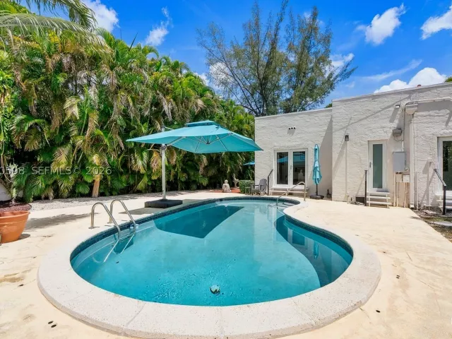 4-bedroom home for sale in Coral Gables - 1042 Sorolla Ave - MondialRealty